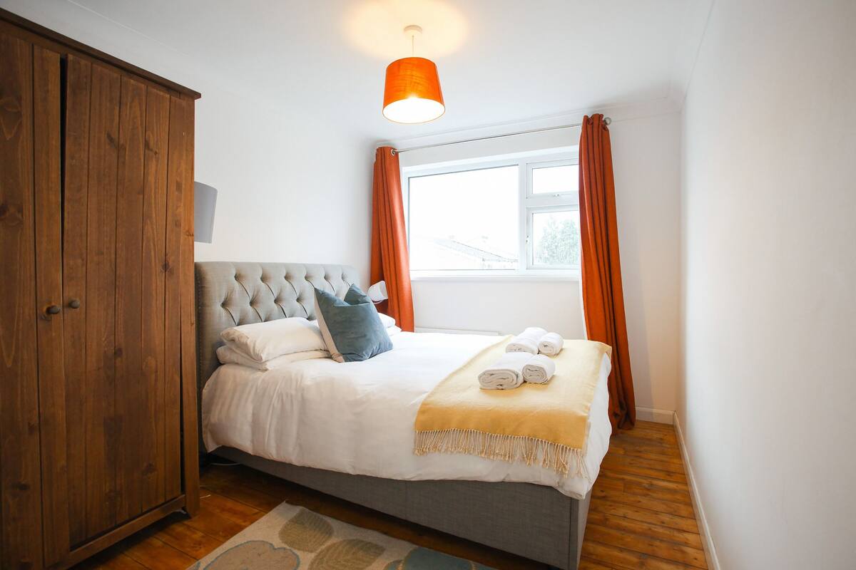 Basic Apartment | Laptop workspace, WiFi (free), bed sheets