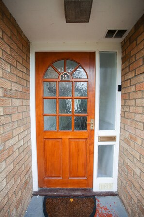 Pintu masuk properti