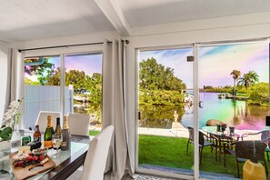 Dining - 2 Bedroom Waterfront Apt In Ozona/Palm Harbor Beachcomber (Palm Harbor)