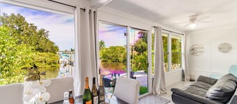 2 Bedroom Waterfront Apt In Ozona/Palm Harbor Beachcomber