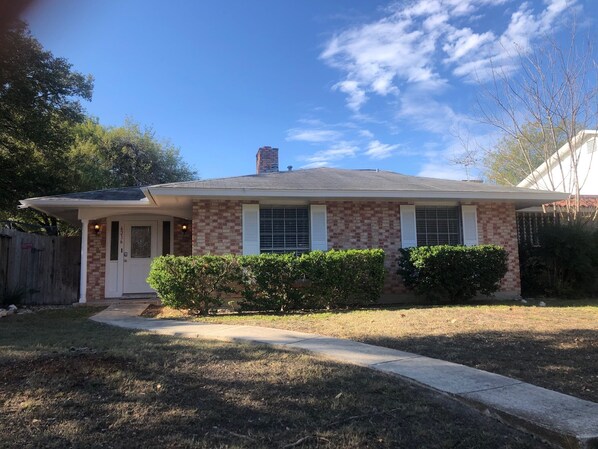 Exterior - beautiful one floor house with exellent location (San Antonio)