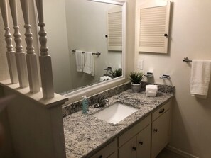 Towels, soap - beautiful one floor house with exellent location (San Antonio)