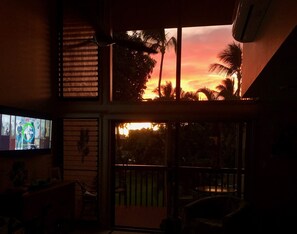 Interior - Beautifully remodeled 2 Bd, 2 Bath Condo, short walk to the Beach (Kihei)