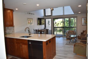 Interior - Beautifully remodeled 2 Bd, 2 Bath Condo, short walk to the Beach (Kihei)