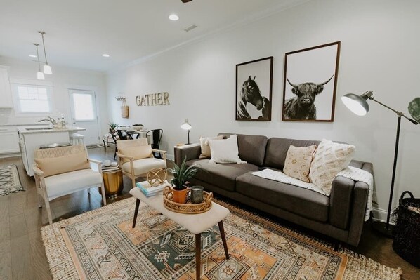 TV, offices - NEW Murfreesboro Luxury Townhome | 3 BR (Murfreesboro)