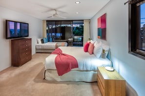 Apartment | 4 bedrooms, iron/ironing board, free WiFi, bed sheets