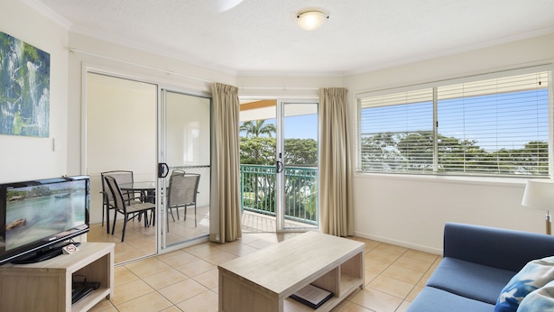 Unclassified image, 1 of 12, button - Celebrity on Shingley - Airlie Beach (Cannonvale)
