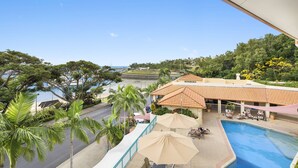 Unclassified image, 5 of 12, button - Celebrity on Shingley - Airlie Beach (Cannonvale)