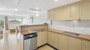 Unclassified image, 3 of 12, button - Celebrity on Shingley - Airlie Beach (Cannonvale)