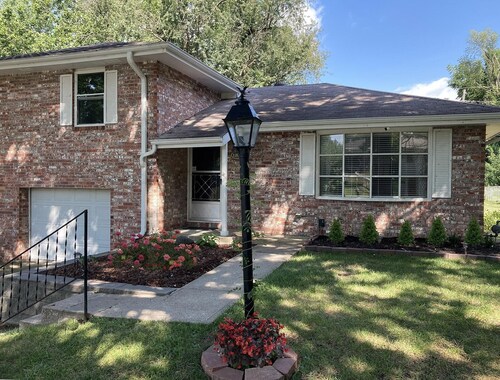 Keen On Clean & Tidy! 2 Bedrooms w/Great Amenities