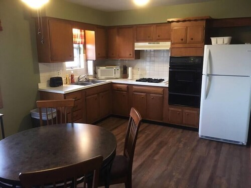 Keen On Clean & Tidy! 2 Bedrooms w/Great Amenities