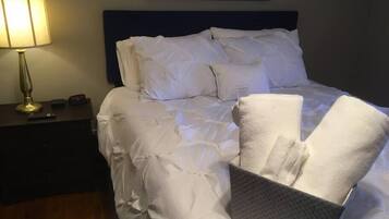 2 Schlafzimmer, Schreibtisch, Bügeleisen/Bügelbrett, Reisekinderbett