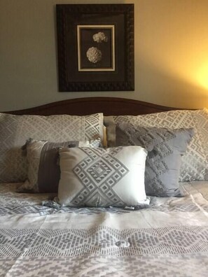 2 Schlafzimmer, Schreibtisch, Bügeleisen/Bügelbrett, Reisekinderbett