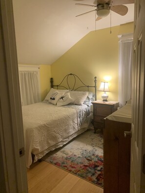 3 bedrooms, WiFi - Welcome home! (Three Oaks)