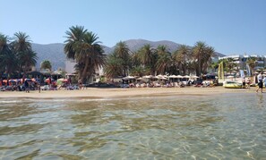 Una spiaggia nelle vicinanze