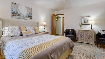 2 bedrooms, desk, iron/ironing board, travel crib