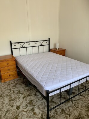 2 soverom og strykejern/-brett