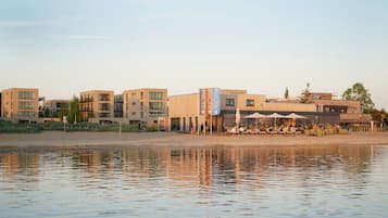 Am Strand, Wasserski, Angeln