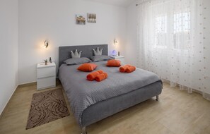 2 soverom, reiseseng for barn, wi-fi (inkludert) og sengetøy