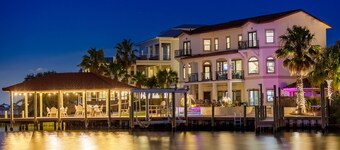 PRIVATE OASIS - HEATED POOL/SPA, PRIVATE BEACH ACCESS, BAY with DOCK, GAME ROOM!