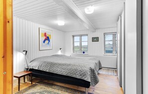 3 bedrooms, travel crib, free WiFi
