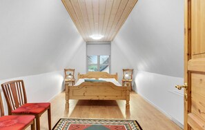 3 bedrooms, travel crib, free WiFi