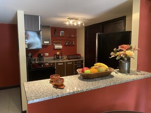 Fridge, microwave, oven, stovetop - Costa Rica, Entire Apartment in Avalon Country Club<br>High Speed Internet (Río Oro)