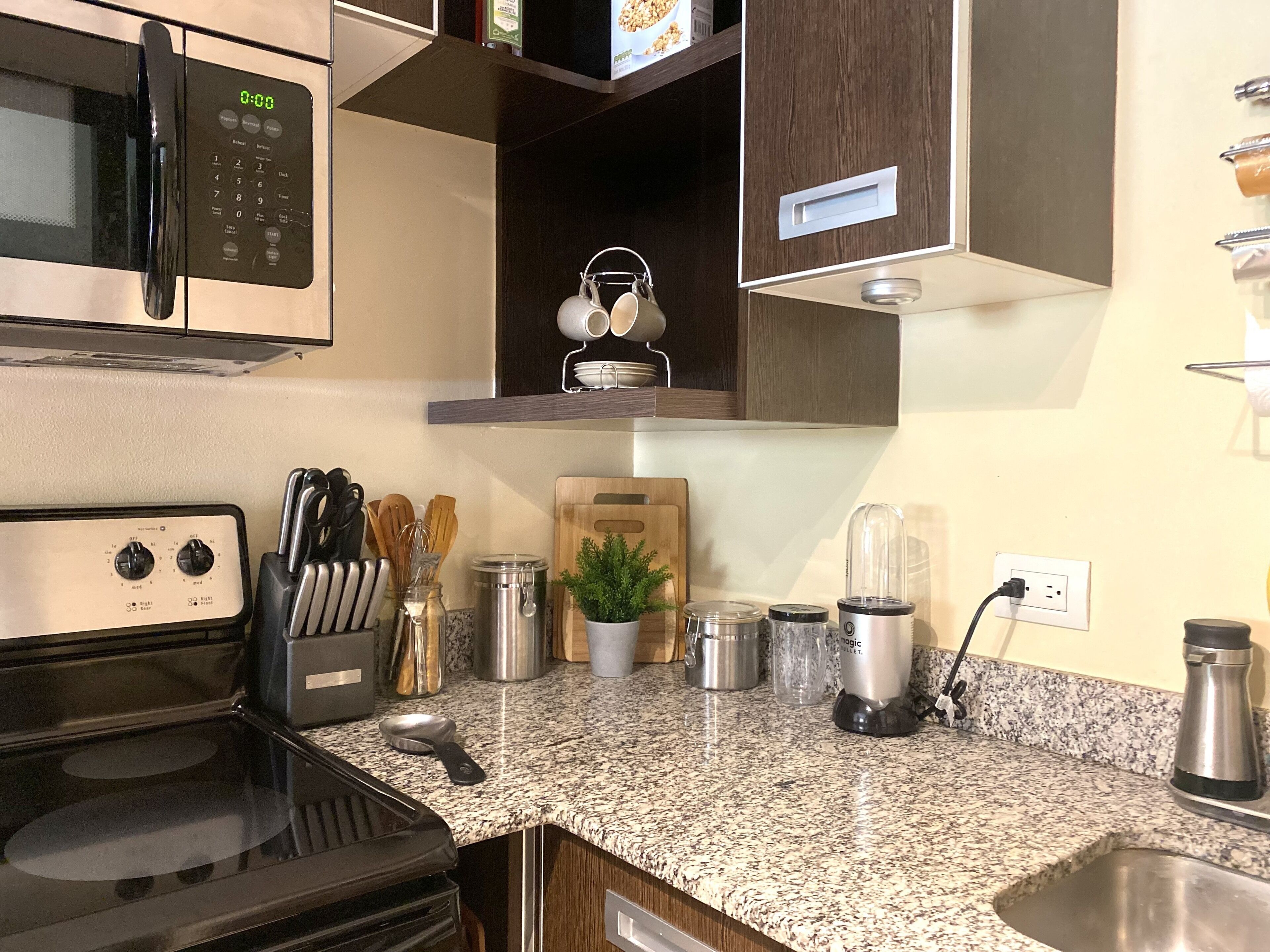 雪櫃、微波爐、焗爐、爐具