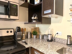 Fridge, microwave, oven, stovetop - Costa Rica, Entire Apartment in Avalon Country Club<br>High Speed Internet (Río Oro)