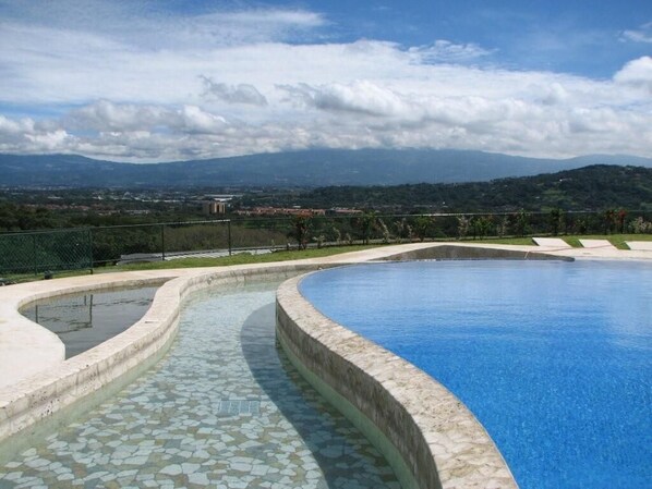 A heated pool - Costa Rica, Entire Apartment in Avalon Country Club<br>High Speed Internet (Río Oro)