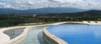 Costa Rica, Entire Apartment in Avalon Country Club
High Speed Internet