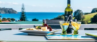 Roses Bach | Stay Waiheke