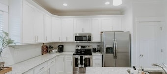 NEW Murfreesboro Luxury Townhome | 5-min to DT