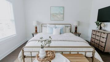 3 bedrooms, desk, iron/ironing board, WiFi