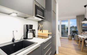 Fridge, microwave, stovetop, dishwasher