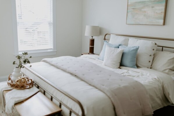 6 bedrooms, desk, iron/ironing board, WiFi