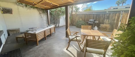 屋外ダイニングエリア