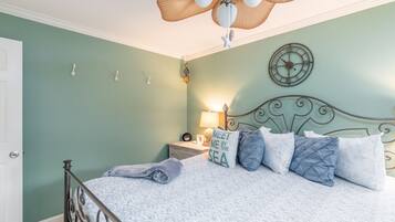 1 slaapkamer, een strijkplank/strijkijzer, gratis wifi, beddengoed