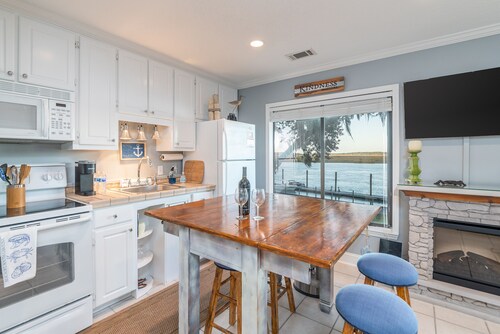 Gorgeous Waterfront Battery Creek Retreat