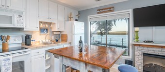 Gorgeous Waterfront Battery Creek Retreat