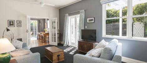 Televisor intel·ligent i llibres