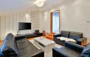 TV, fireplace, DVD player, stereo
