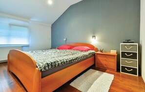 4 間睡房、房內夾萬、可攜式嬰兒床、免費 Wi-Fi