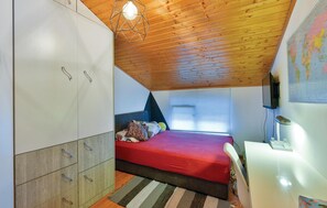 4 bedrooms, in-room safe, travel cot, free WiFi