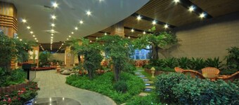 Long Xin International Hotel