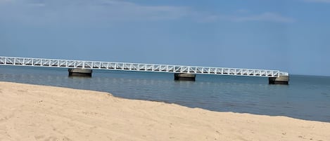 Una playa cerca