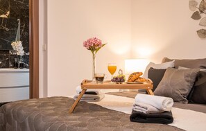 4 bedrooms, travel cot, free WiFi, bed sheets - Awesome home in Gorica (Gorica)