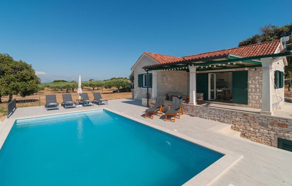 Outdoor pool - Beach front home in Postira (Postira)