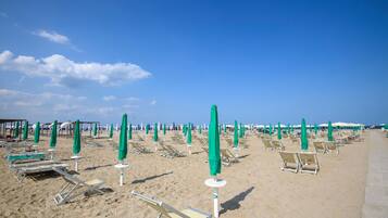 Una spiaggia nelle vicinanze