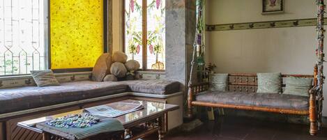 المنشأة من الداخل